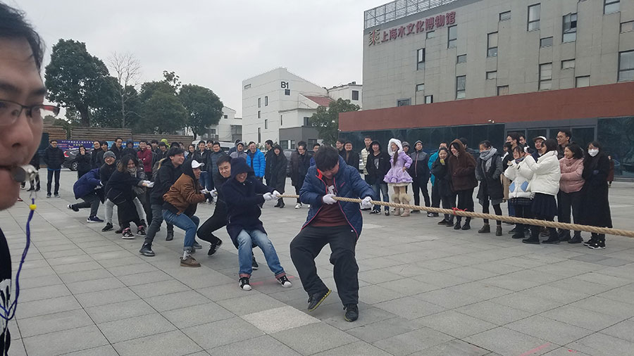 2018j9九游会官网真人游戏第一品牌游戏学校拔河比赛——凝心聚力团结拼搏(图4)