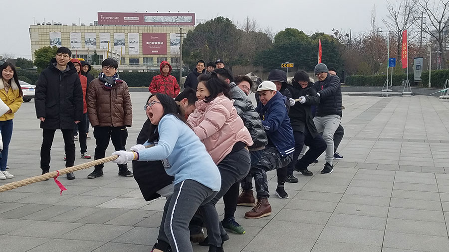 2018j9九游会官网真人游戏第一品牌游戏学校拔河比赛——凝心聚力团结拼搏(图5)