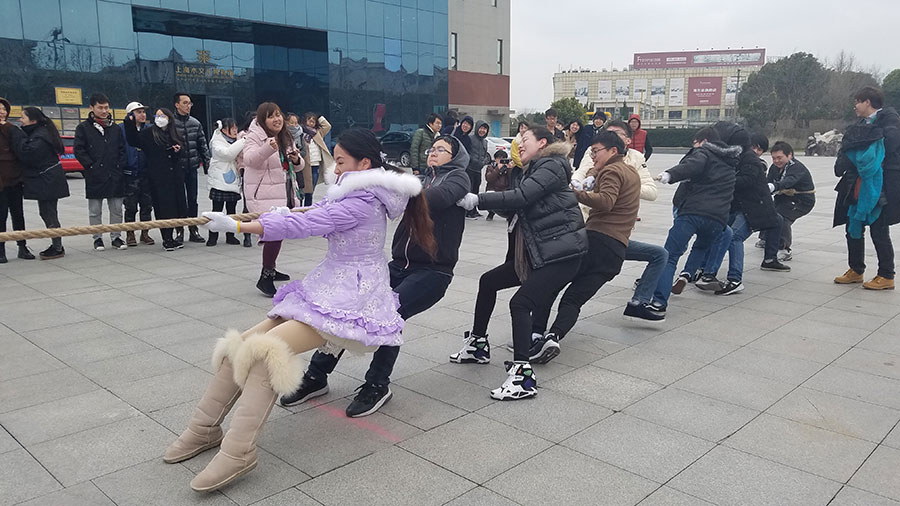 2018j9九游会官网真人游戏第一品牌游戏学校拔河比赛——凝心聚力团结拼搏(图8)