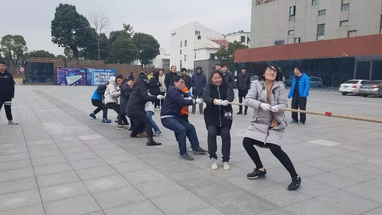 2018j9九游会官网真人游戏第一品牌游戏学校拔河比赛——凝心聚力团结拼搏(图16)